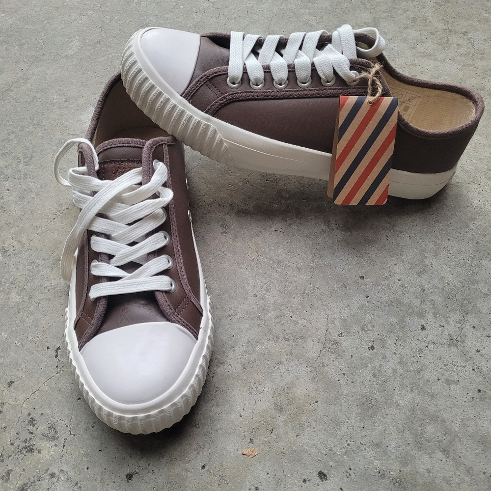 NWT Bata Bullets Sneakers